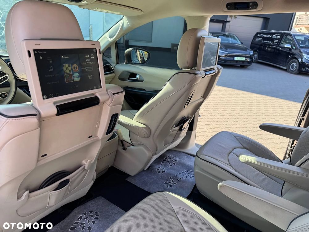 Chrysler Pacifica - 12