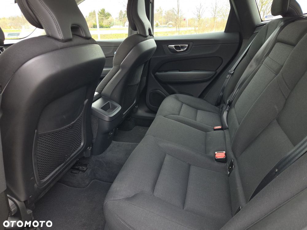 Volvo XC 60 B4 B Momentum - 12