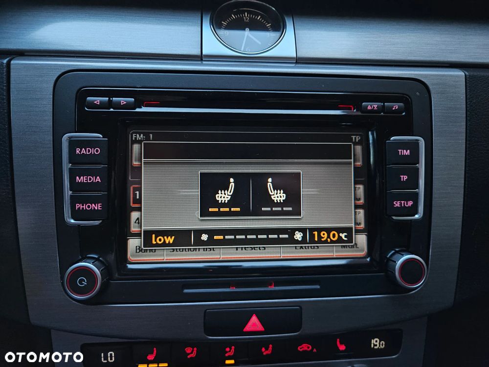 Volkswagen Passat - 29