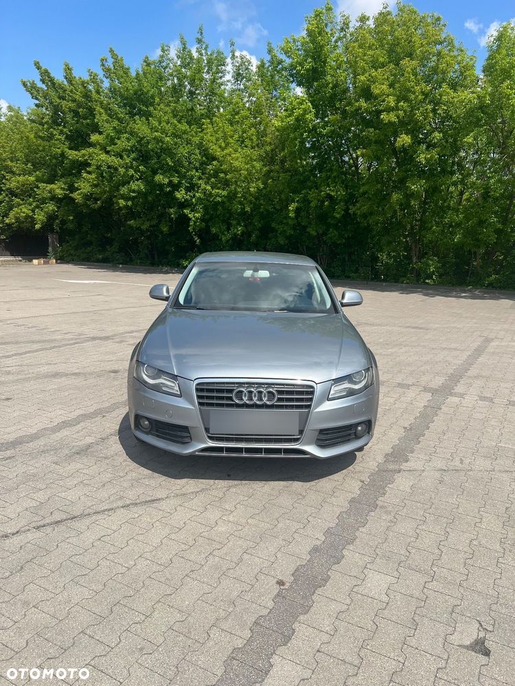 Audi A4 Limousine - 8