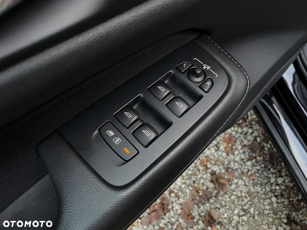 Volvo V60 D4 Geartronic Summum - 34