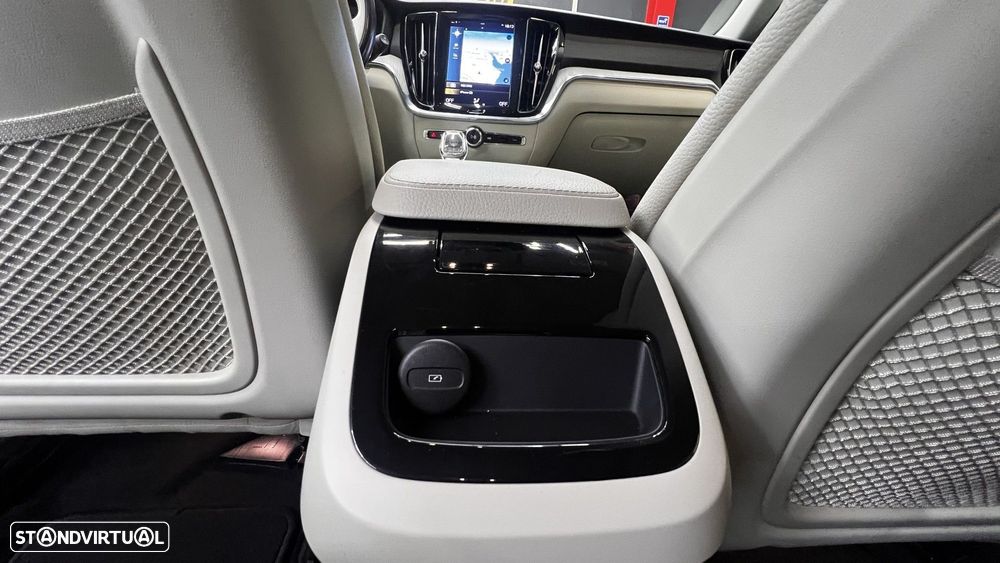Volvo V60 2.0 T8 AWD TE Inscription Expression — fotografia 46