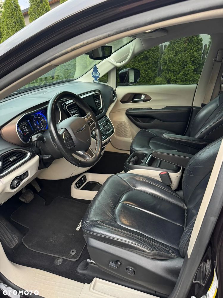 Chrysler Pacifica - 13