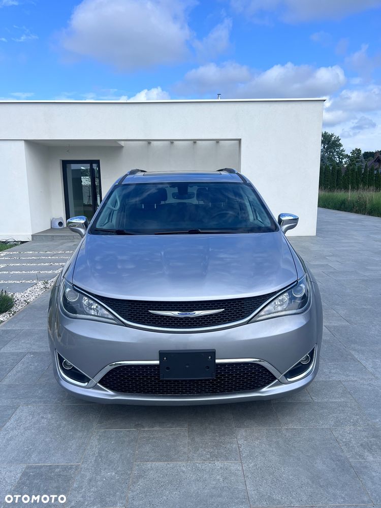 Chrysler Pacifica - 1