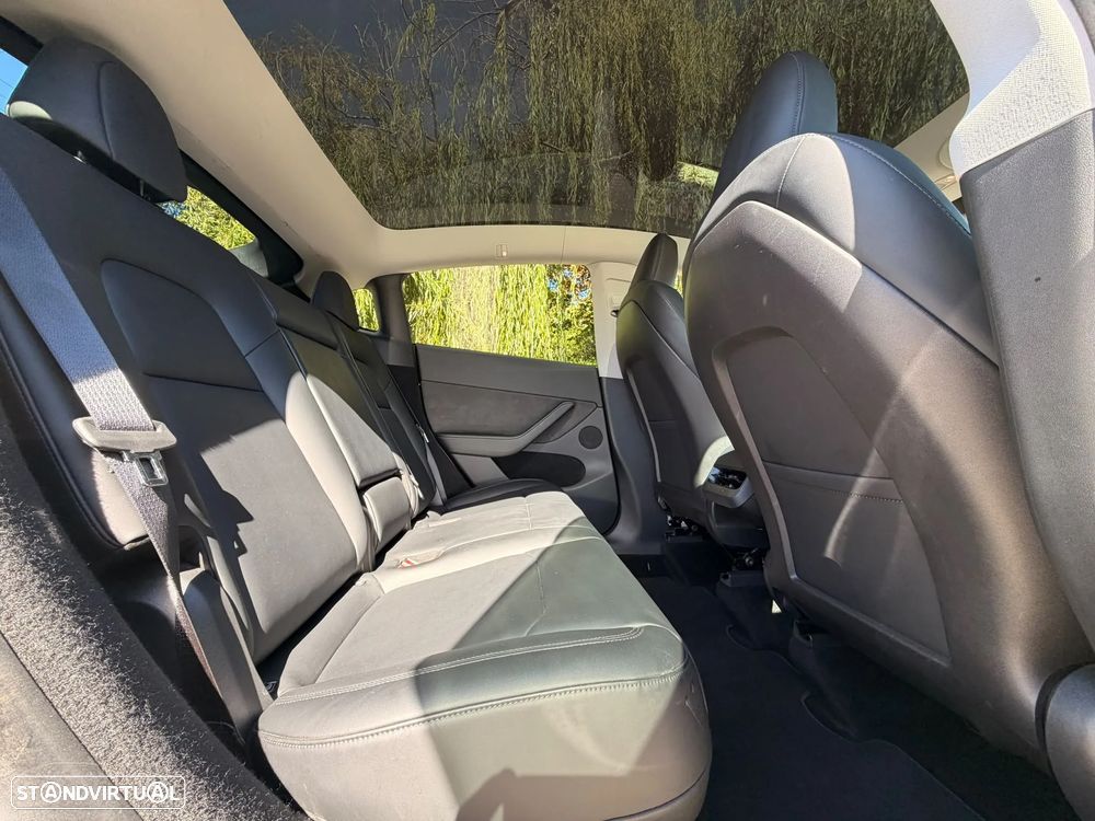 Tesla Model Y Long Range Dual Motor AWD - 34