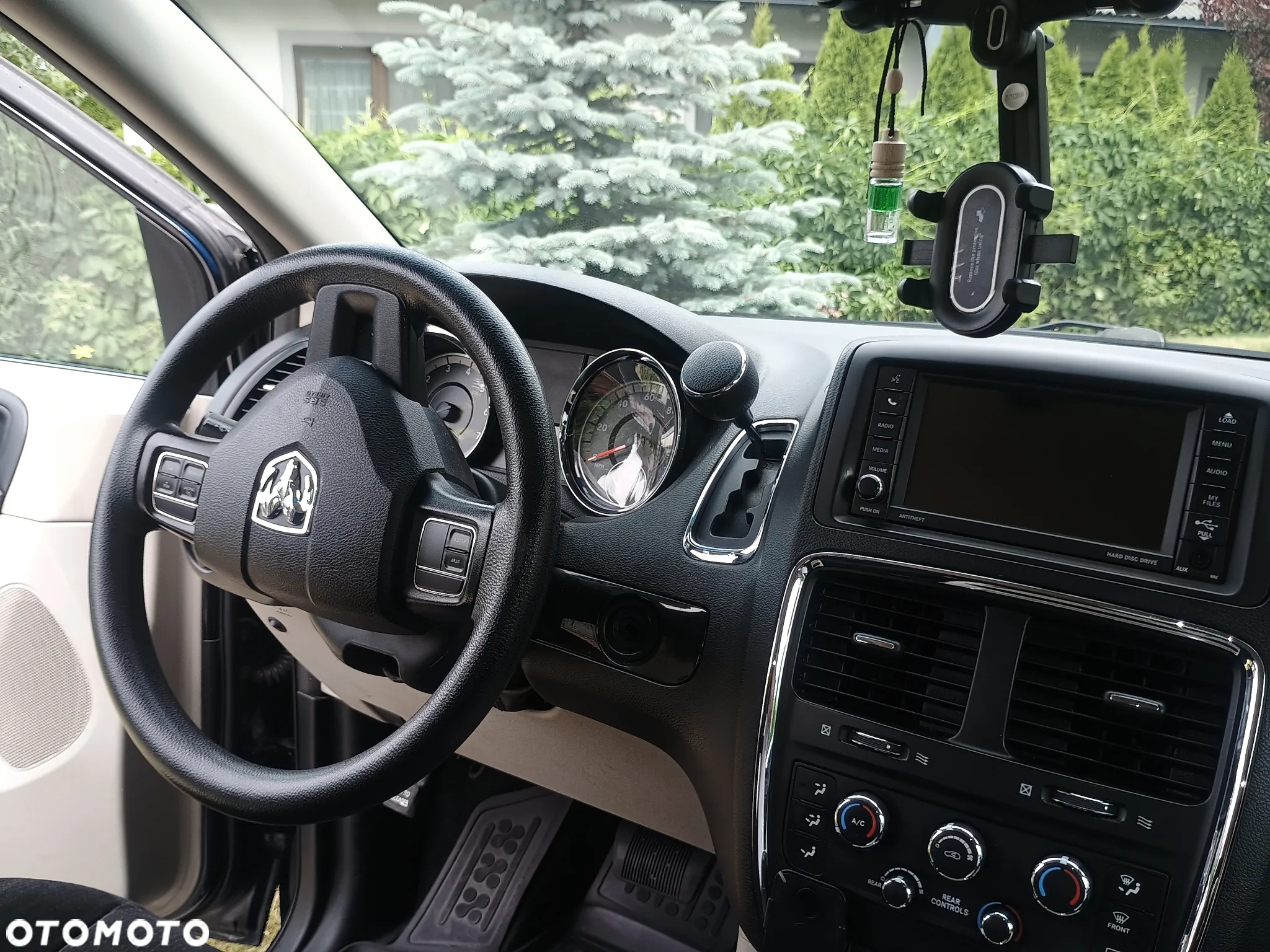 Dodge Grand Caravan - 14
