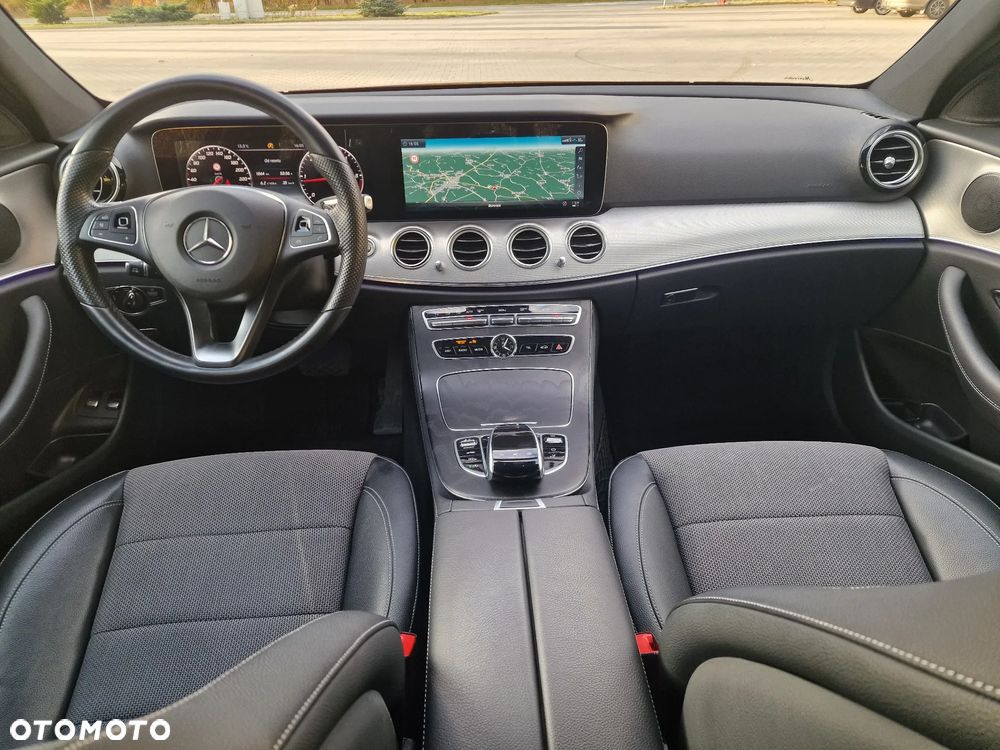 Mercedes-Benz Klasa E 220 d 4Matic 9G-TRONIC AMG Line - 20