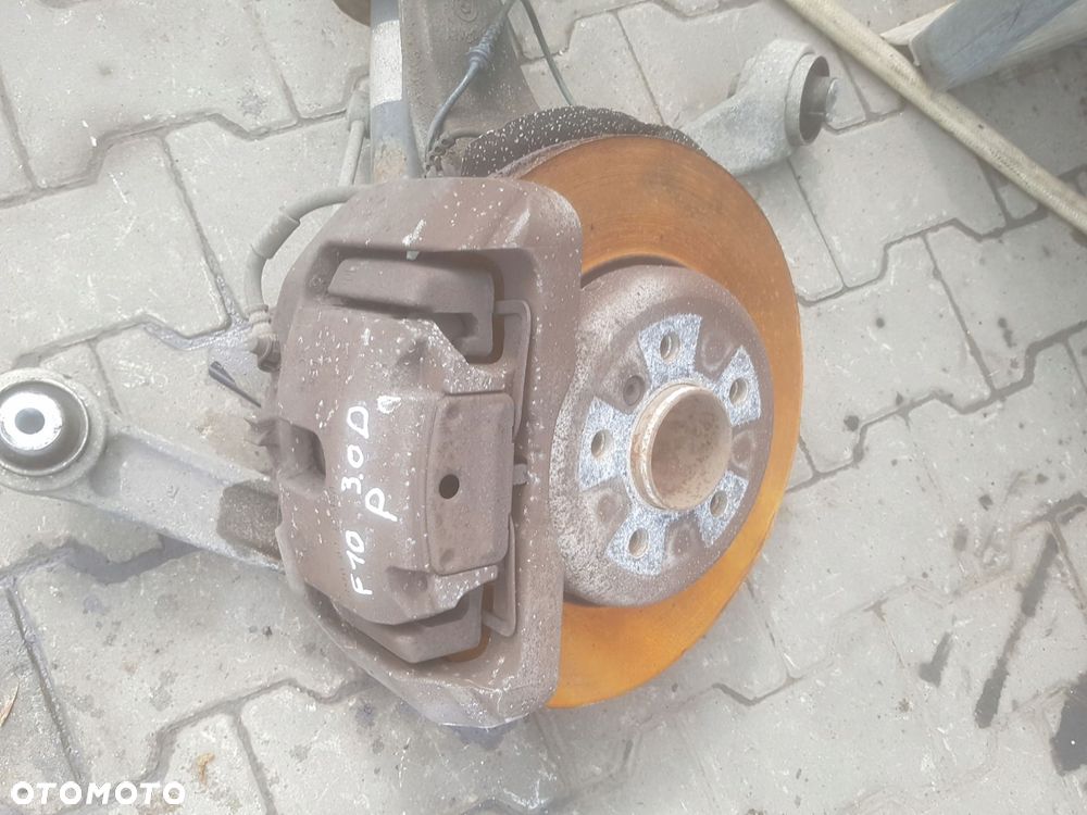 BMW F10 3.0 D AMORTYZATOR ZWROTNICA PRAWA PRZÓD - 2