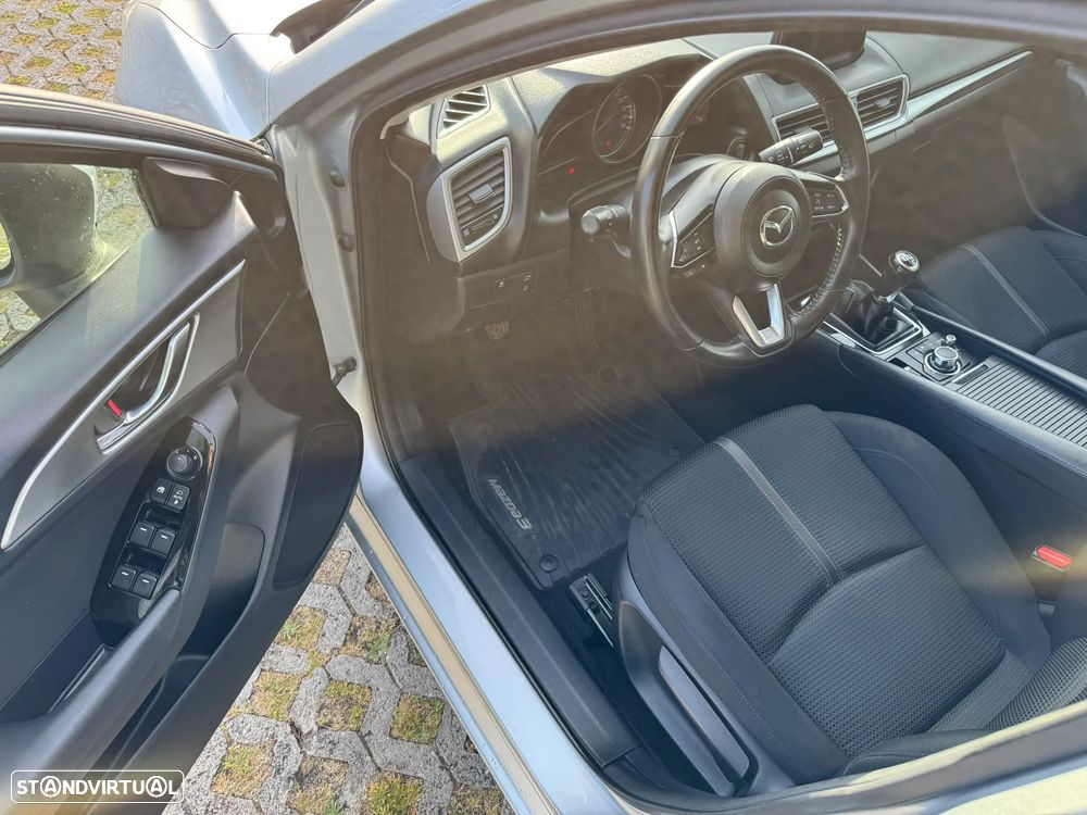 Mazda 3 Hatchback 1.5 Sky-G Evolve Navi - 14