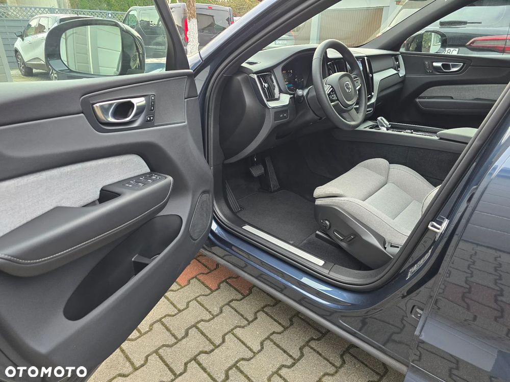 Volvo XC 60 T6 Plug-In Hybrid AWD Plus Dark - 13