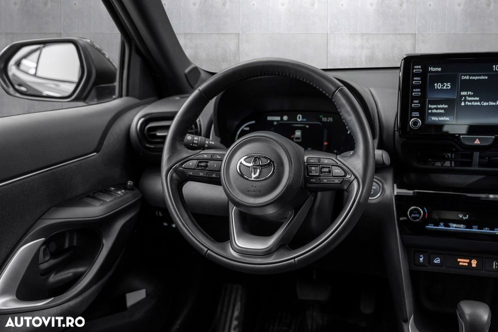 Toyota Yaris Cross 1.5 VVT-i HSD 4x4 Dynamic - 18