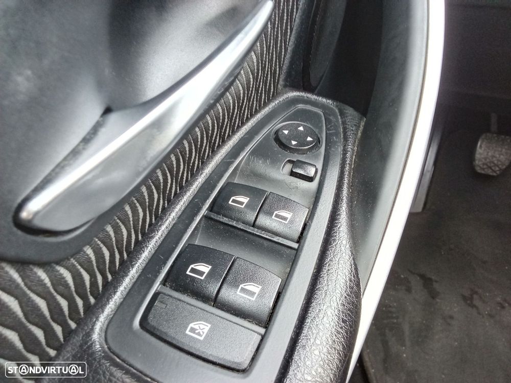 BMW 318 d Line Sport - 21
