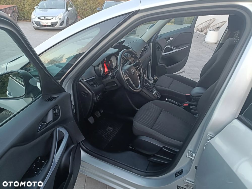 Opel Zafira - 16