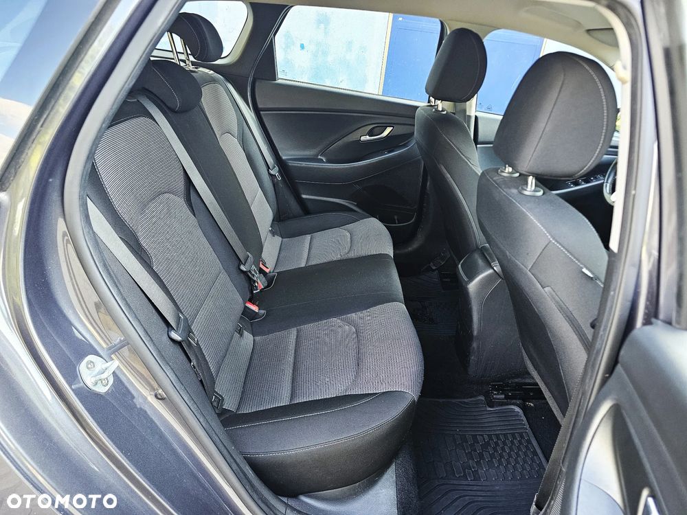 Hyundai i30 1.6 D Classic + - 18