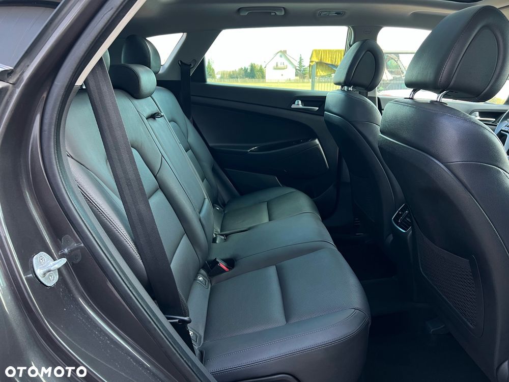 Hyundai Tucson 2.0 CRDI BlueDrive Style 2WD - 19