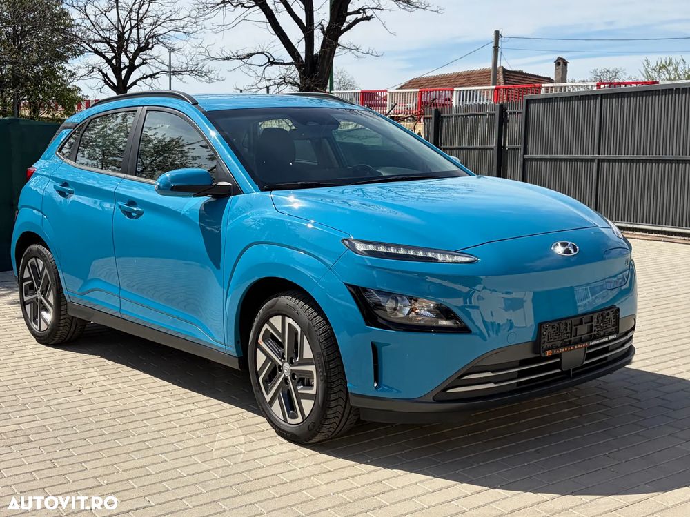Hyundai KONA Select - 2