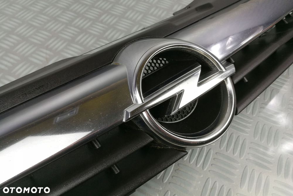 13108463 13135487 grill logo atrapa chłodnic OPEL ASTRA H III 3 2003-2007r - 4