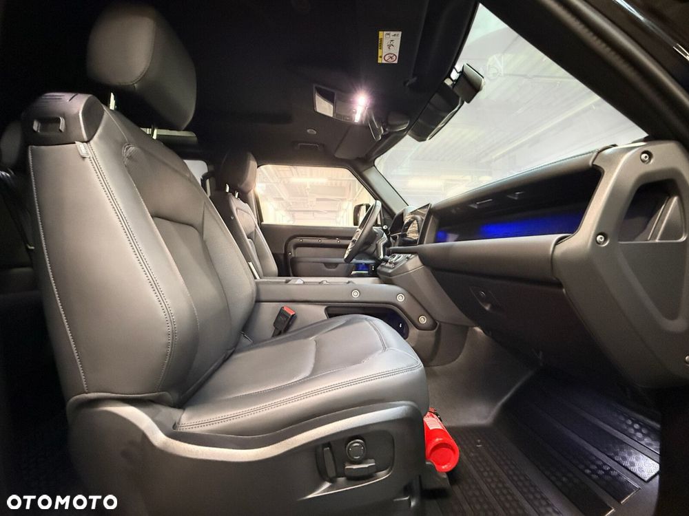 Land Rover Defender - 22