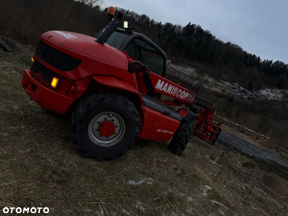 Manitou MLT523  Ładowarka teleskopowa 5m Wysięg 2,3 tony udzwig. Posuw wideł Hydrauliczny oraz rozsuwanie wideł hydr. Szybko-złącze hydrauliczne. 2x kamera PERKINS silnik TURBO  z Komuny Norweskiej! Jak Nowa 4287 mtg Zero luzów wycieków SERWISOWANA w  DEKRA.  Opony jak Nowe. Napęd 4x4 Hydrostatic REWERS - 21