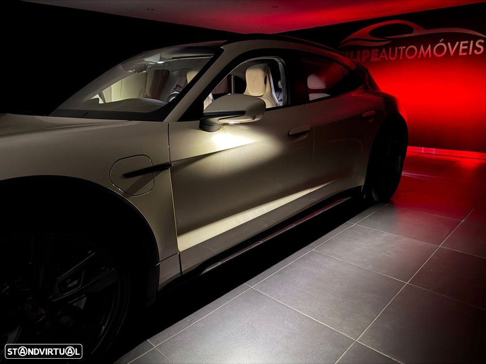 Porsche Taycan Cross Turismo Turbo - 59