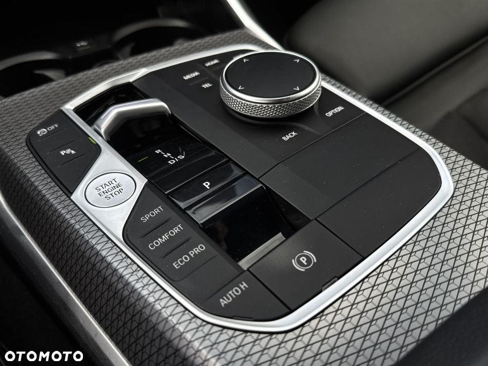 BMW Seria 3 320d xDrive - 16