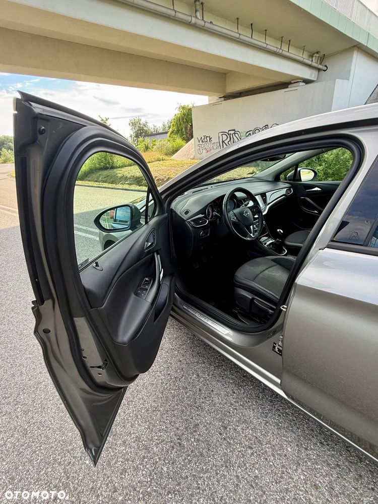 Opel Astra 1.6 T Elite S&S - 18