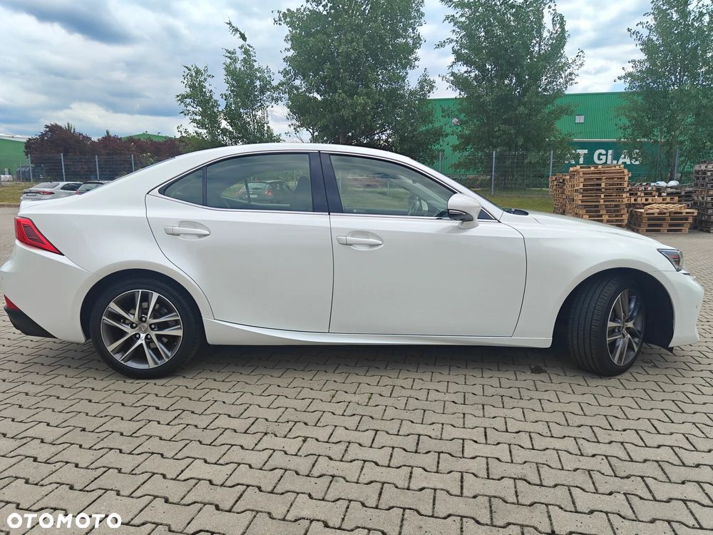 Lexus IS - 12