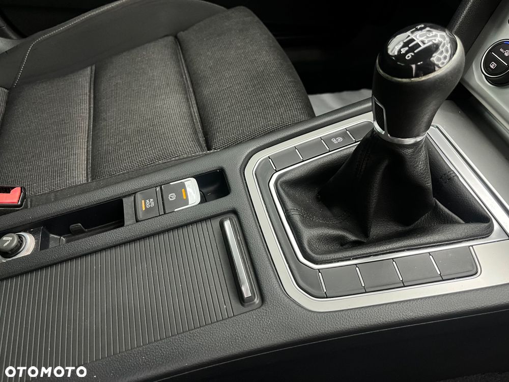 Volkswagen Passat - 28
