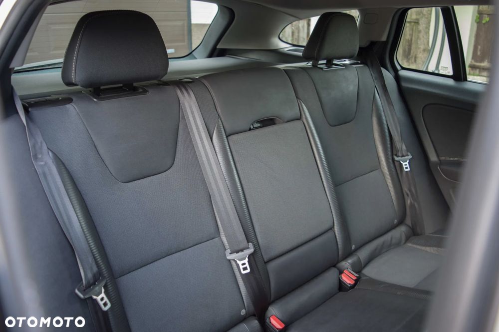 Volvo V60 D4 Geartronic RDesign - 34