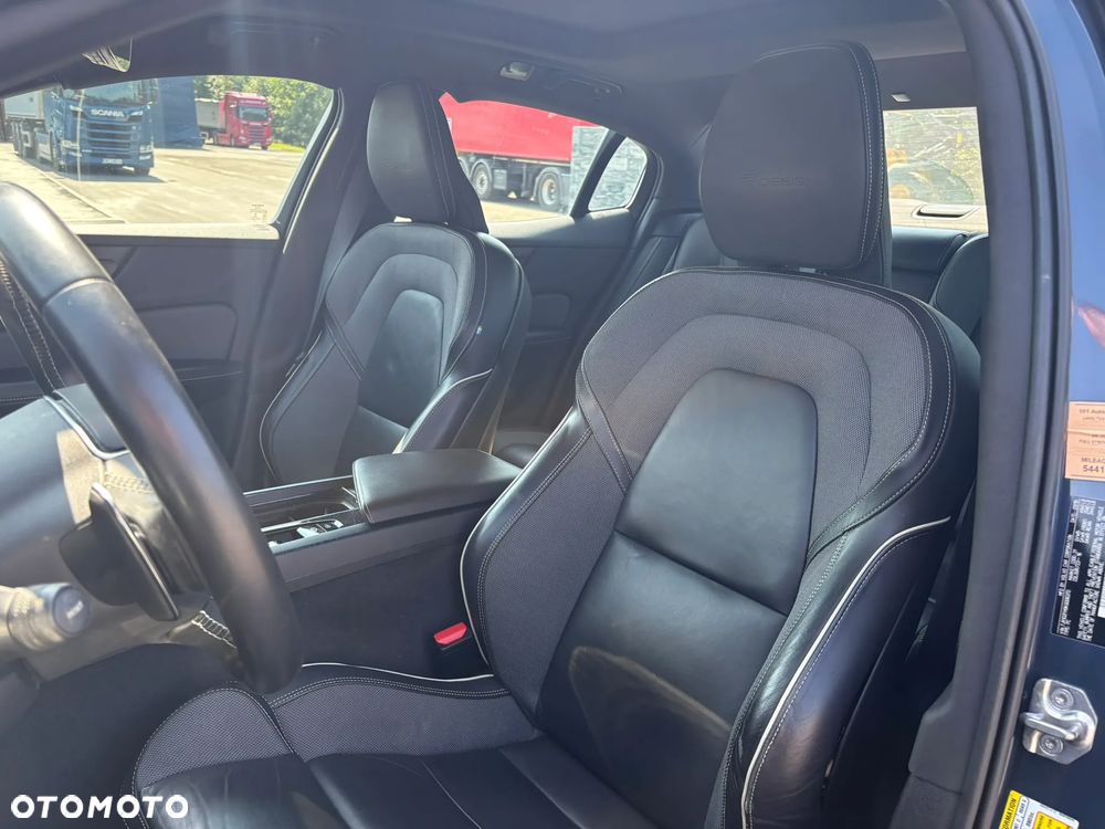 Volvo S60 T5 R-Design - 8