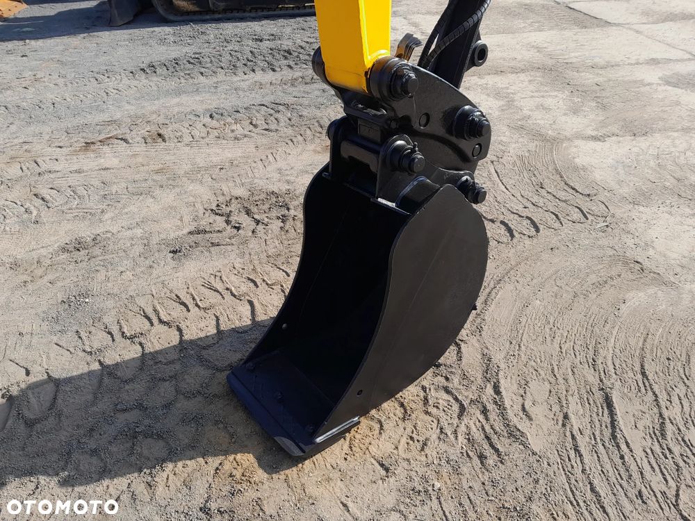 JCB 8065 RTS - 22