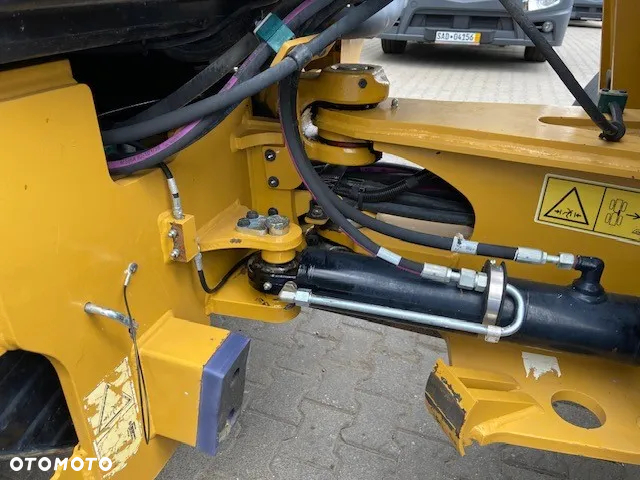 Caterpillar 907M - 10