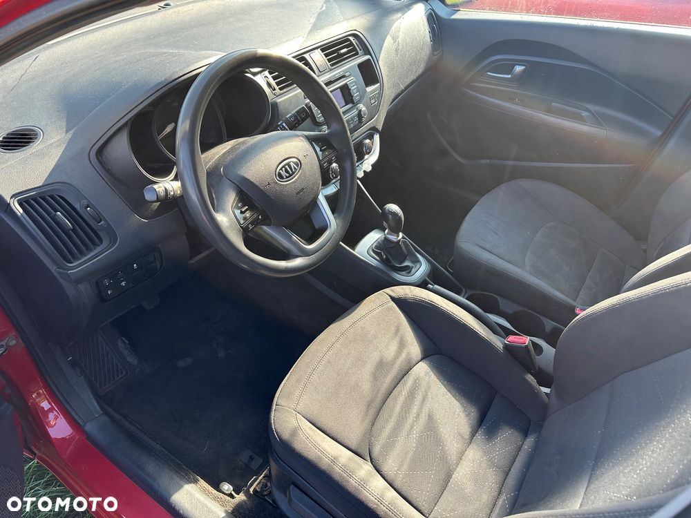 Kia Rio 1.4 M - 10