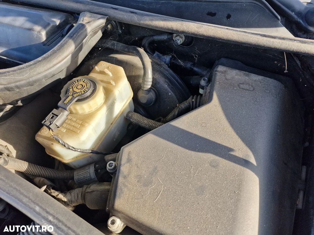 BMW Seria 3 318i - 29