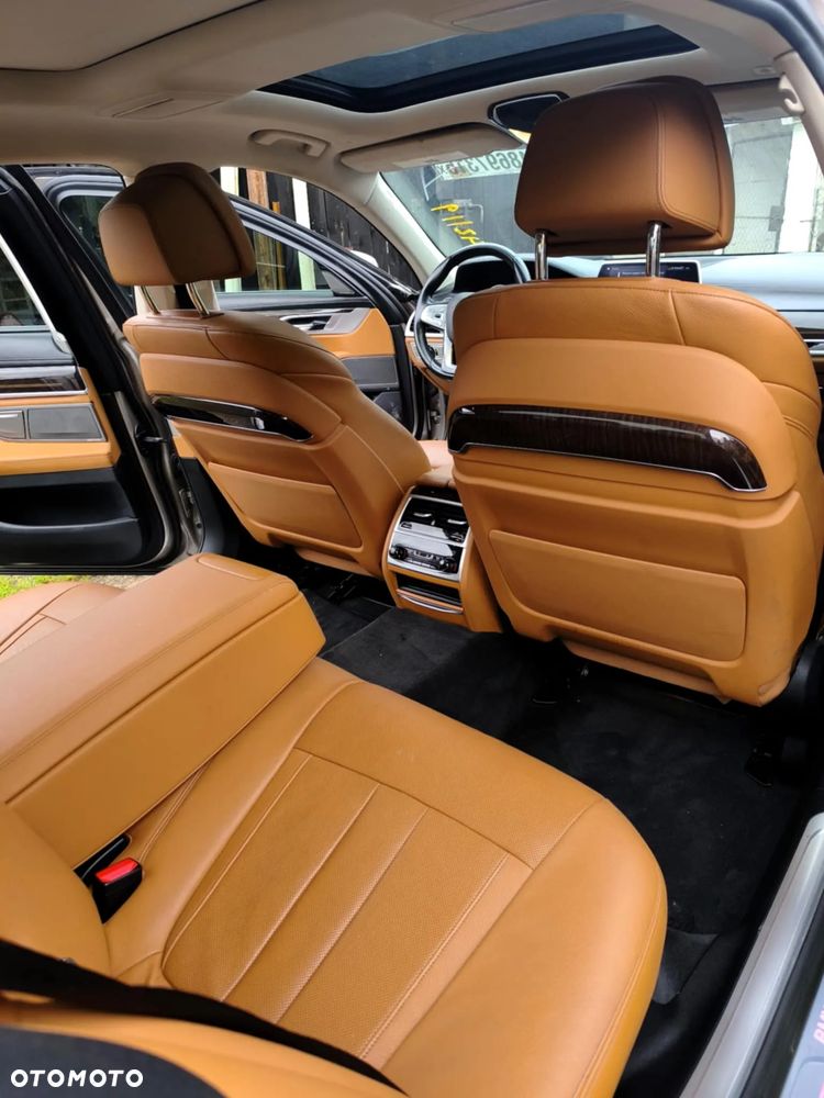 BMW Seria 7 740Li - 15