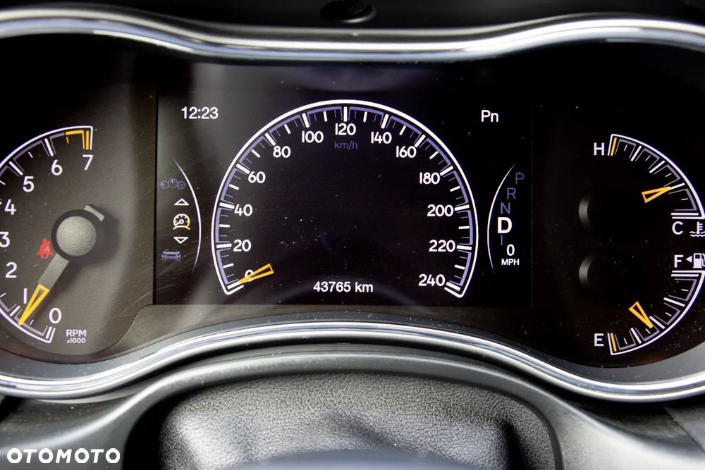 Jeep Grand Cherokee - 9