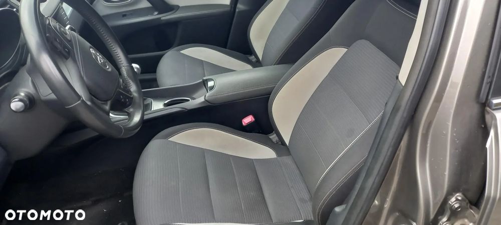 Toyota Avensis Touring Sports 1.8 Executive - 8