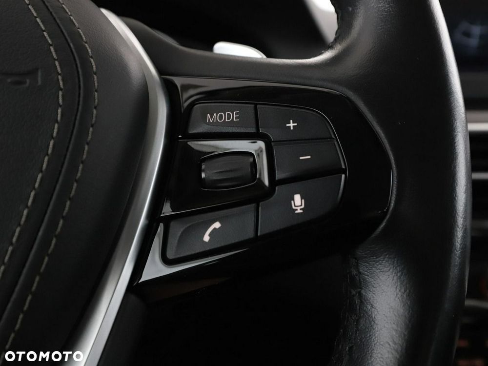 BMW Seria 5 520d Sport Line - 32