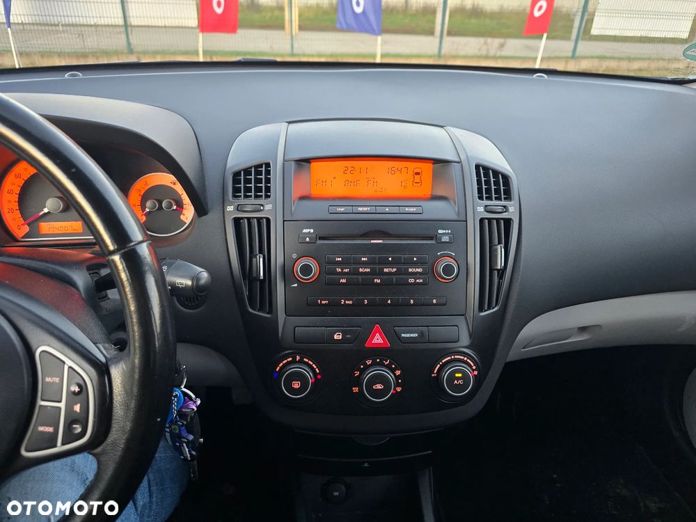 Kia Ceed 1.4 CVVT LX - 24