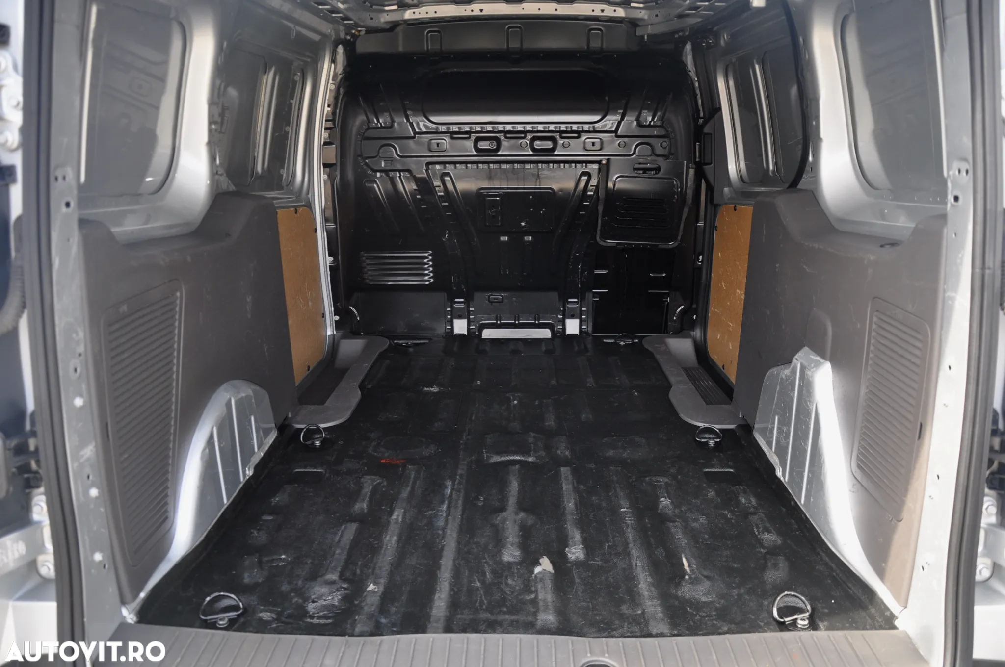 Ford Transit Connect L2H1 Van AUT. - 9