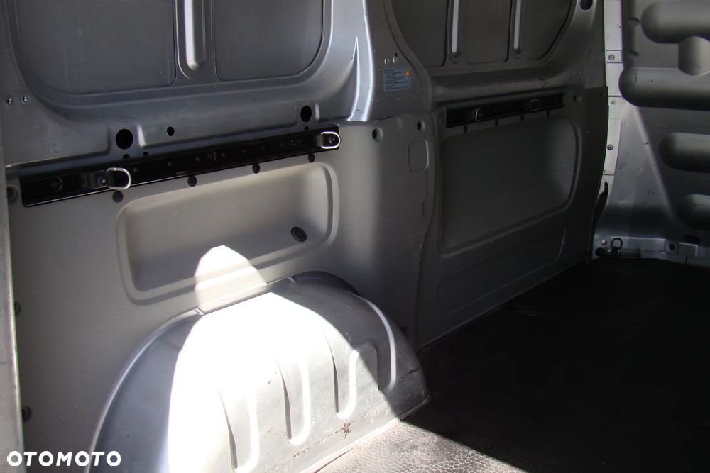 Opel Vivaro - 13