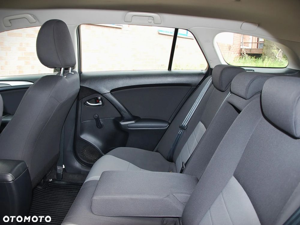 Toyota Avensis - 13
