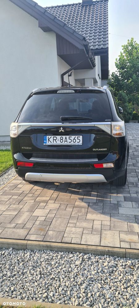 Mitsubishi Outlander - 2