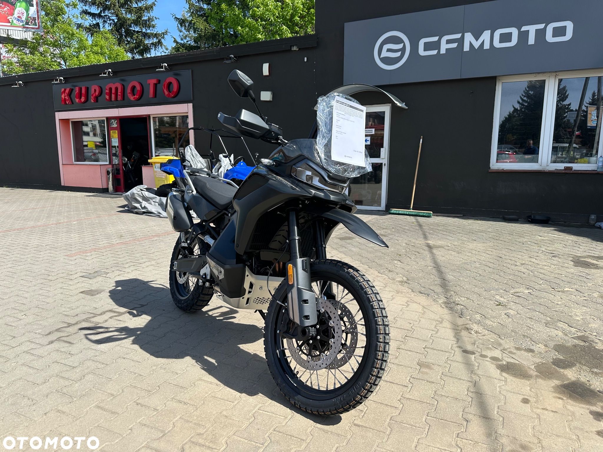 CFMoto MT - 1