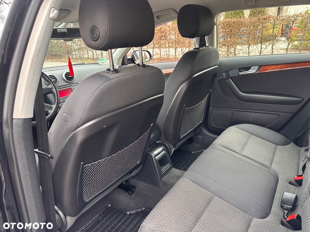 Audi A3 Sportback 2.0 TDI DPF quattro Ambiente - 18
