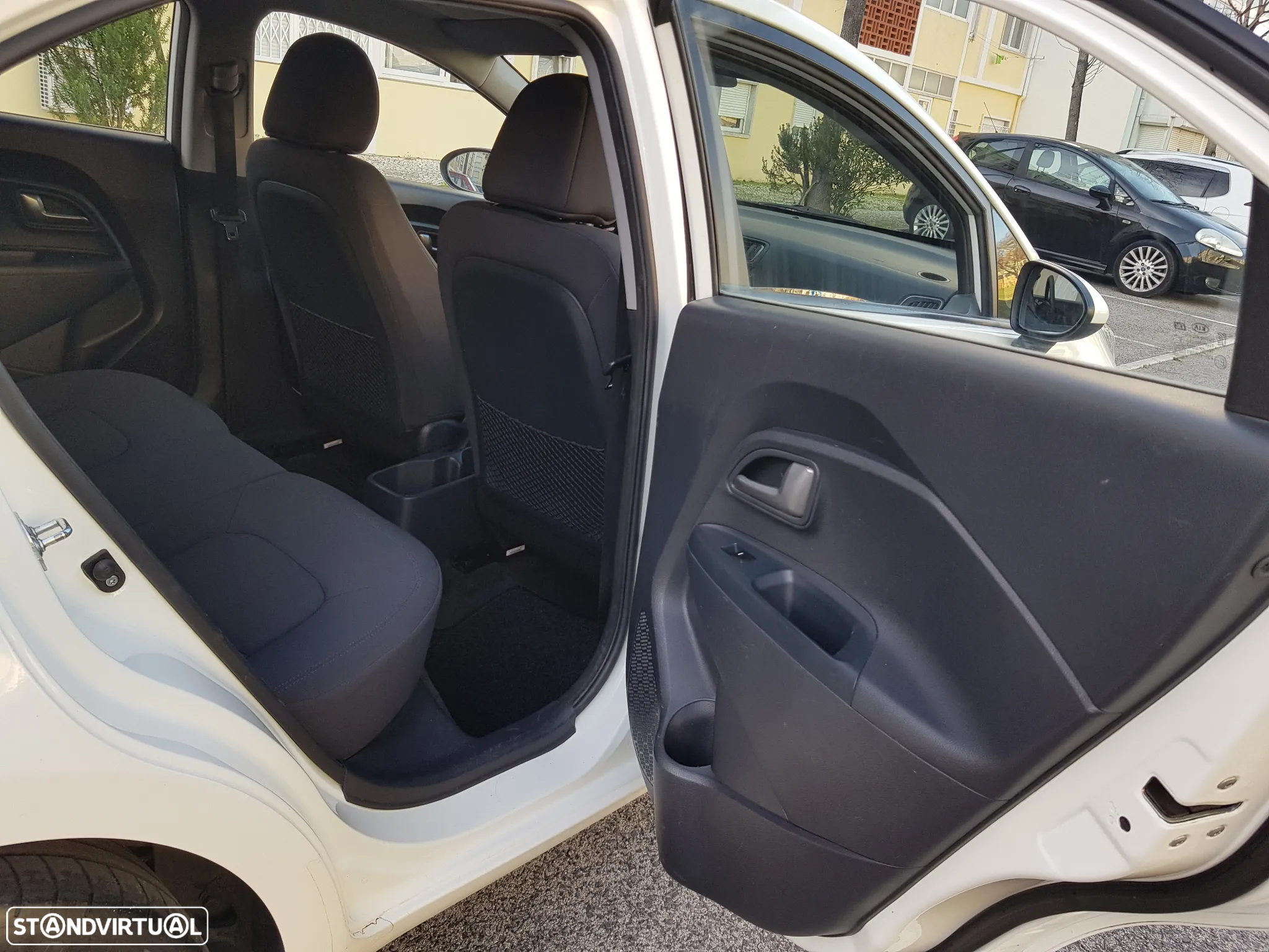 Kia Rio 1.1 CRDi TX ISG - 39