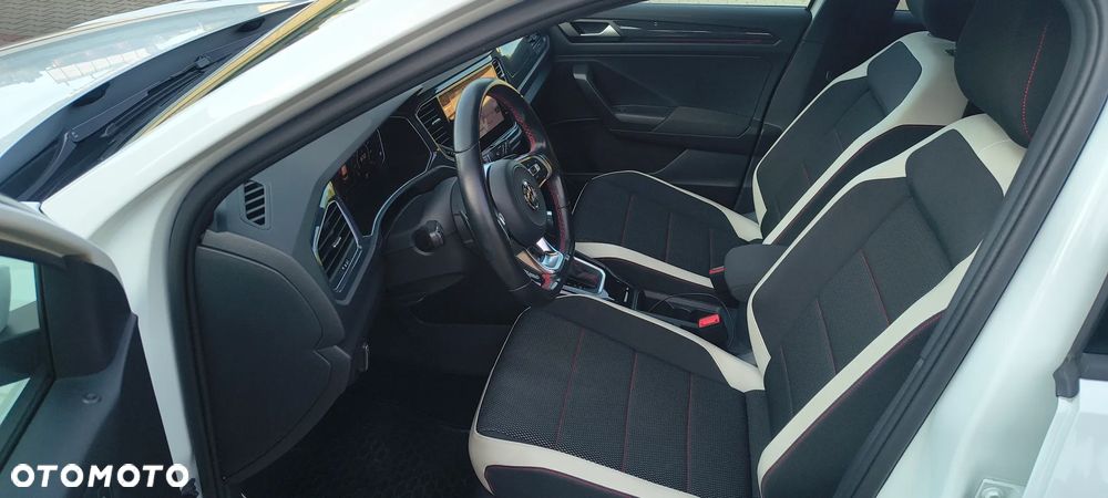 Volkswagen T-Roc - 14
