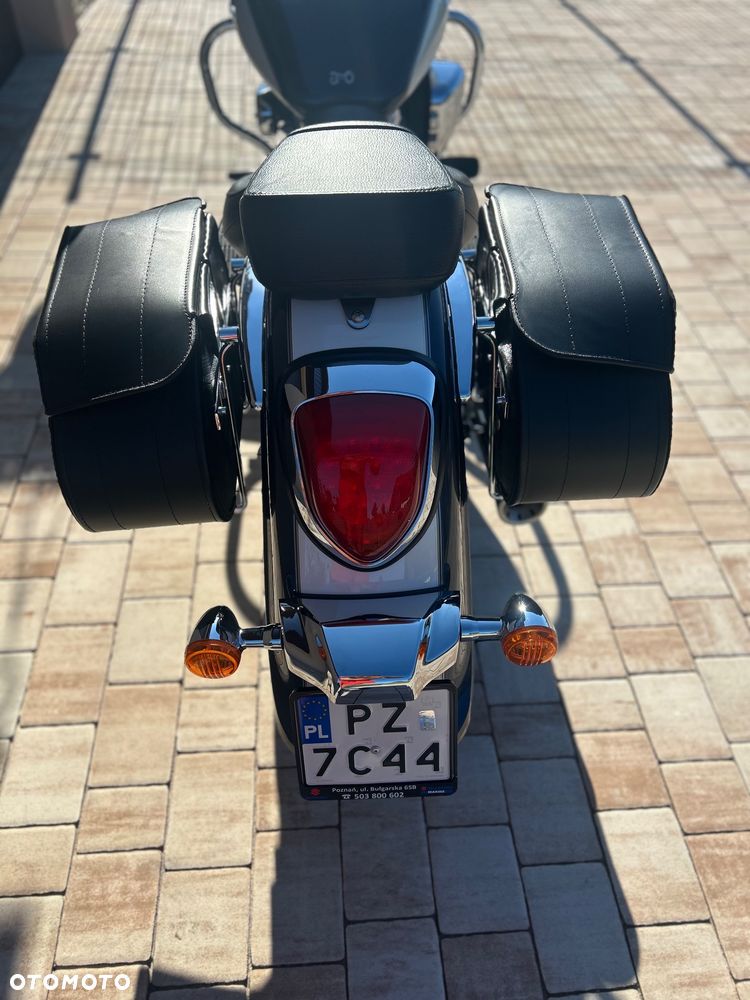 Suzuki Intruder - 11