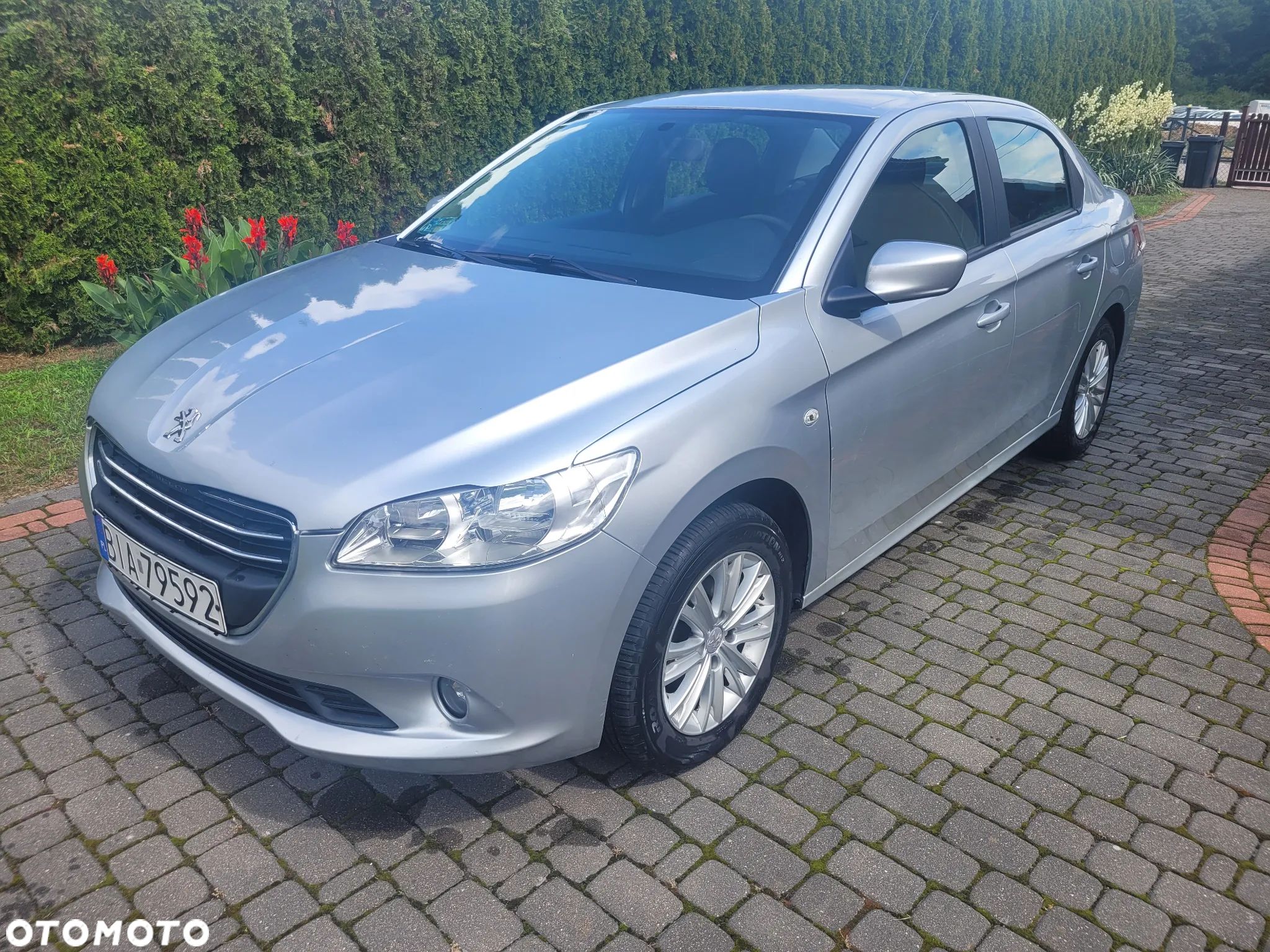 Peugeot 301 1.6 VTi Allure - 1
