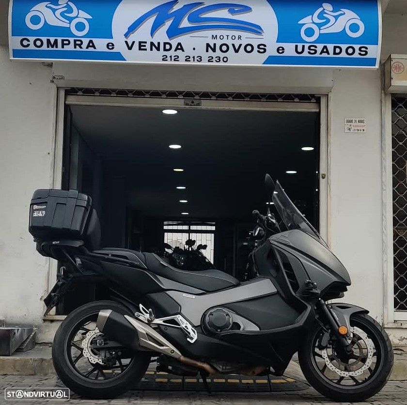 Honda Integra 750 - 1